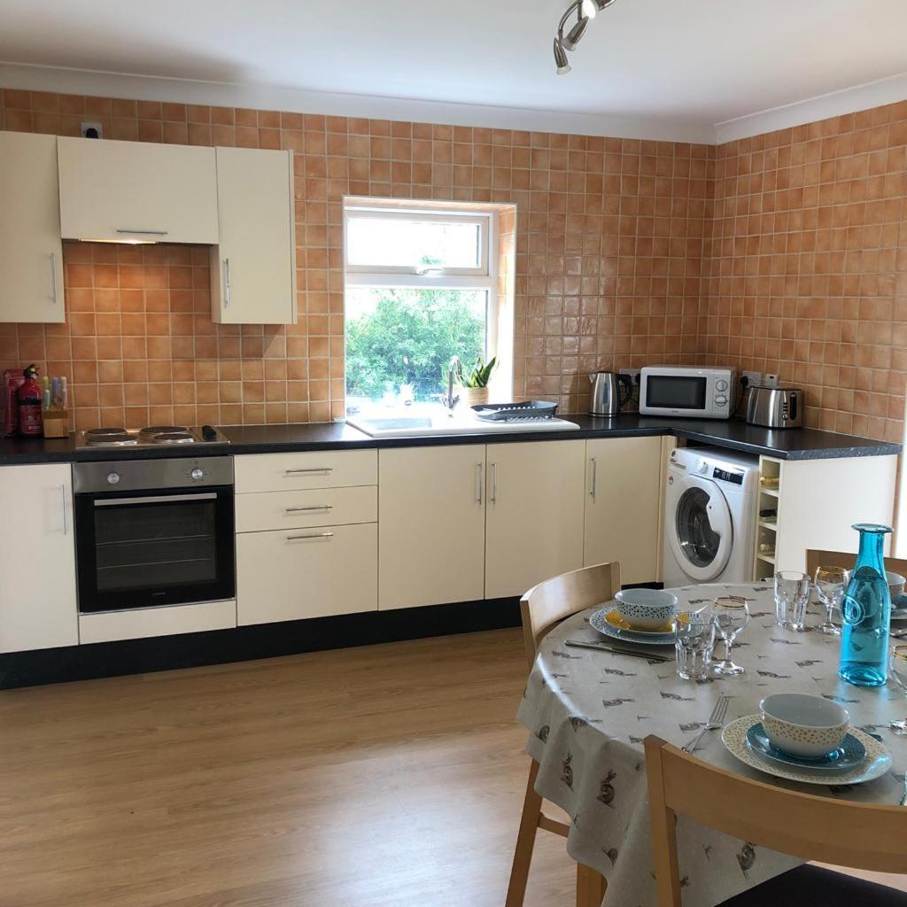 The Annexe - Spacious 2 Bedroom Detached Cottage Cardigan Buitenkant foto